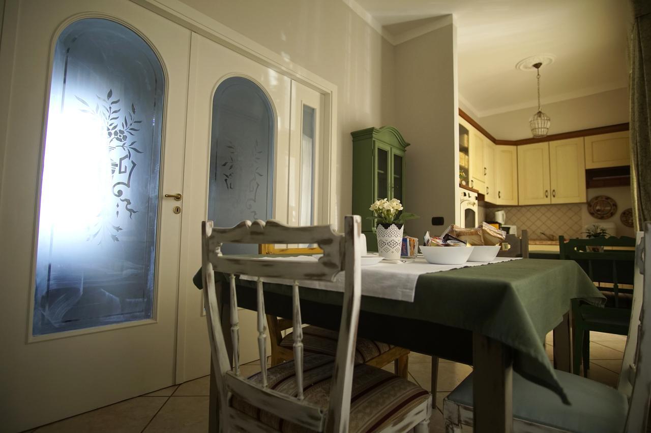 La Piccola Reggia Bed & Breakfast กาแซร์ตา ภายนอก รูปภาพ